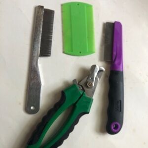 PET GROOMING TOOLS lot of 4 --Twinco, Hartz, Pet suppy+